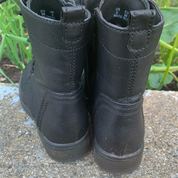 Black boots - Picture 7 of 7